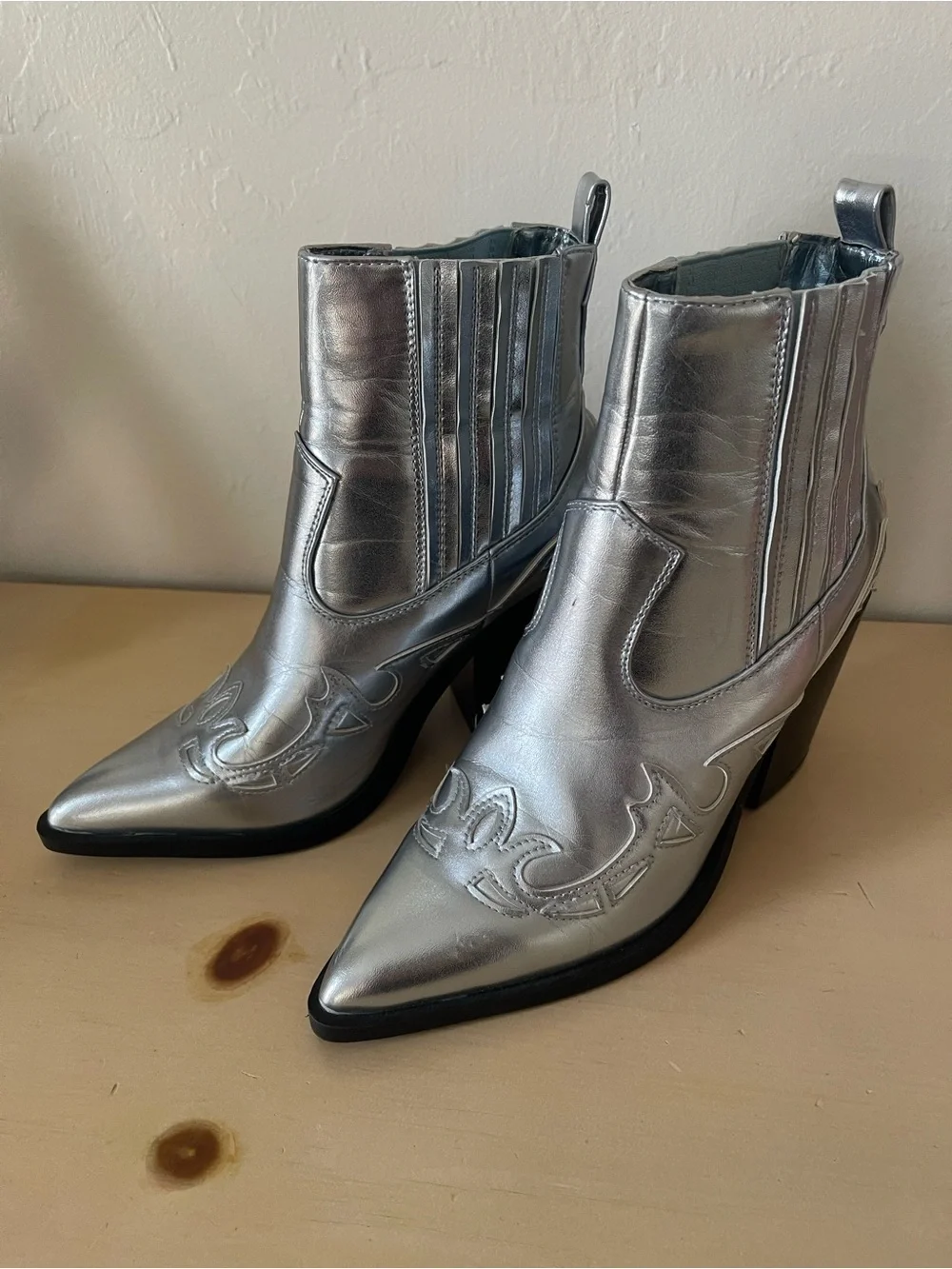 Shoe Dazzle Silver Metallic Western Ankle Booties cowboy boots 7